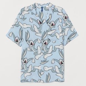H&M Divided Busy Bunny Looney Tunes Short Sleeve Pattern Shirt, Size S